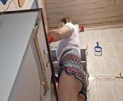 Hot stepmom cums in the kitchen from mom latina solo cum