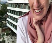 In Mallorca fingered to orgasm public on the hotel balcony from Публичный секс на балконе Трахнул студентку Футджоб Кончил на юбку