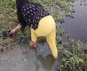 After having fucked with Mahi Bhabhi of the neighboring village, I squirted her pussy. from pussy water after sex