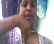 My aunt exposed her boobs from indian aunt exposing her big melons