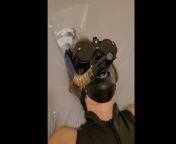 Legato in maschera da sub e controllo del respiro con un sacchetto di plastica from mask and sex