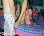 Bangali stepson ne chudke apne lund pani apni stepmother ke chut pe dala or pregnant kar diya from camera inside vagina panis during xxx mp4