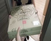 Seduced the pizza delivery man from sex man picking full xxx girl