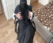 Aziza loves to talk while masturbating from turkish hijab masturbation