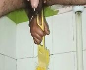 Indian gay use toilet brush and free hand cum from gay use