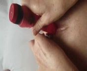 Amateur granny massaging her fresh shaved pussy inserts anal from amateur granny insertion