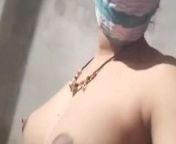 Hot desi girl is showing boobs, video from www indian boobs video