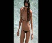 Angelina Jolie Hot Bikini Pictures from angelina joulie movi very hot kisses sex scnce