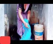 VILLAGE BHABHI DEEP CLEAVAGE WITH BIG BOOBS from desi girl deep cleavage captured