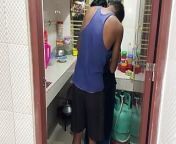 I saw my aunty cooking alone in the kitchen, I hugged her and started fucking from cook x