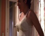 Elizabeth Moss - ''Mad Men'' s2e06 from голые при детях man