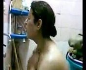 Labwa baladi ysawarha aachiqha o hiya tekhiidh douch from egyptian shower