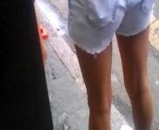 Magrinha de Shorts No Ponto de Onibus from vels university girl sex pontos