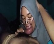 Chubby Indonesian Girl Wearing A Hijab Learns to Blow from biqle ru pornante chubby jilbab self