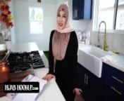 Thick Hijab Wife Tokyo Lynn Can No Longer Resists Her Horny Husband from ahwach nayt ya