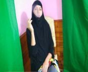 Shameless Afghan Muslim wife Smoking from pakistani newscaster