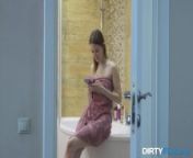 Dirty Flix - Escaped Bride - Her lips give him a 100% hardon sliding up and down the shaft to prepare it for deep penetration from 100 tap