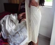 ලොකුඅම්මගේ වැඩ නිසා පොල්ල කෙලින් උනා Sri lankan Hot StepMom take her stepSon Creampie getout in pant from newbdxxx